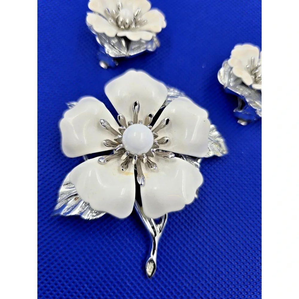 Vintage Sarah Coventry Brooch Summer Magic White Enamel Flower Pin Earrings 1964